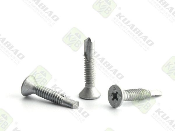光伏四顆螺絲的安裝(光伏發(fā)電用的螺絲型號(hào))
